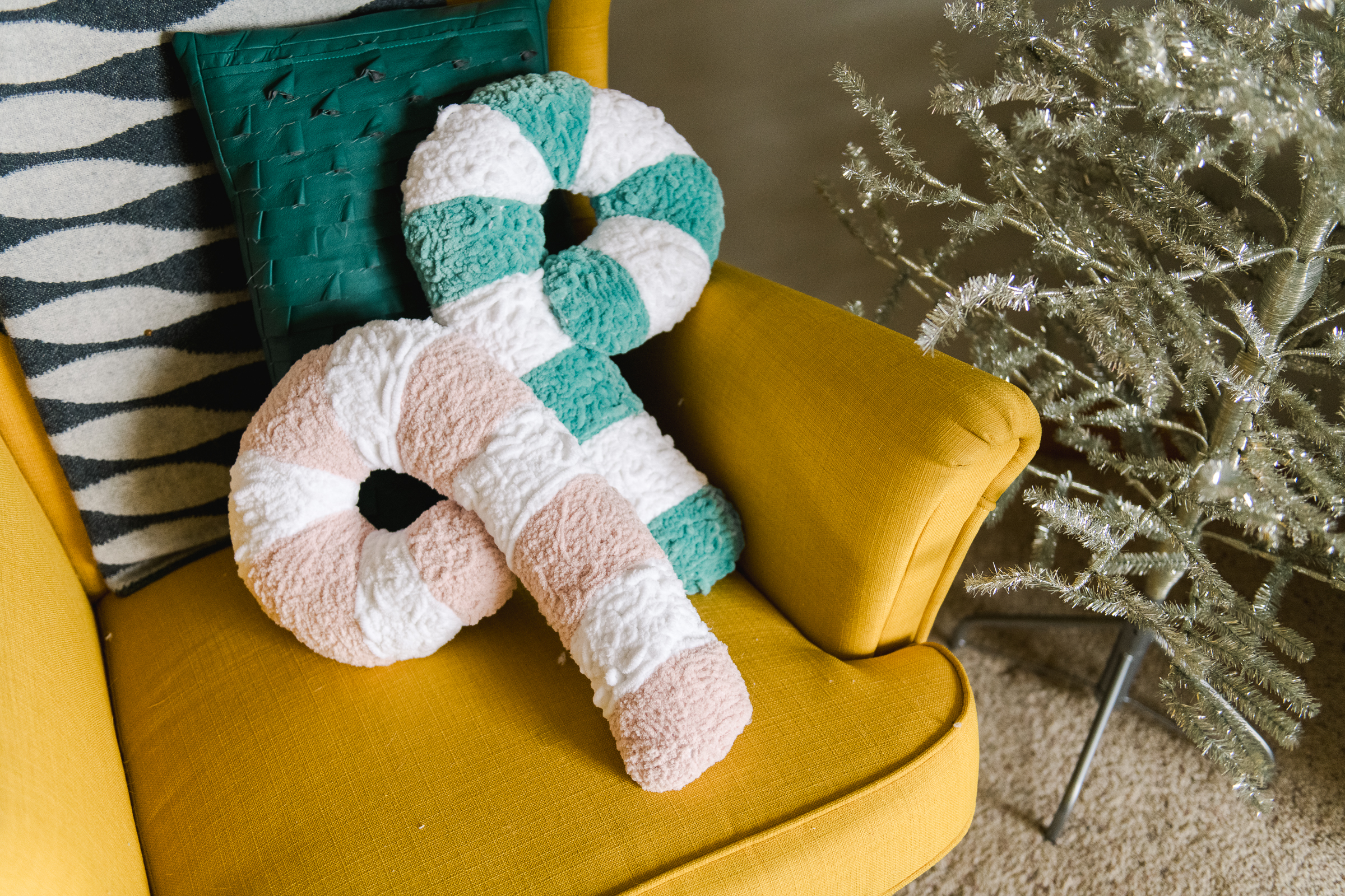 https://www.janome.com/siteassets/inspire/projects/holiday/candy-cane-pillow-using-the-couching-foot/janome-couching-foot-candy-cane-pillows-81.jpg